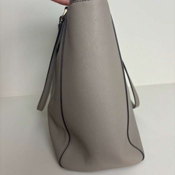 Tory Burch Emerson Large Tote - Picture 7 of 12